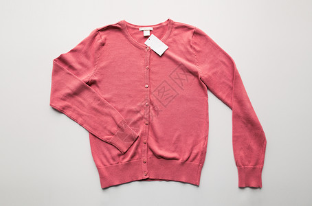 粉红色按钮标签服装,穿着,时尚物品羊毛衫与价格标签白色背景开衫,白色背景上价格标签背景
