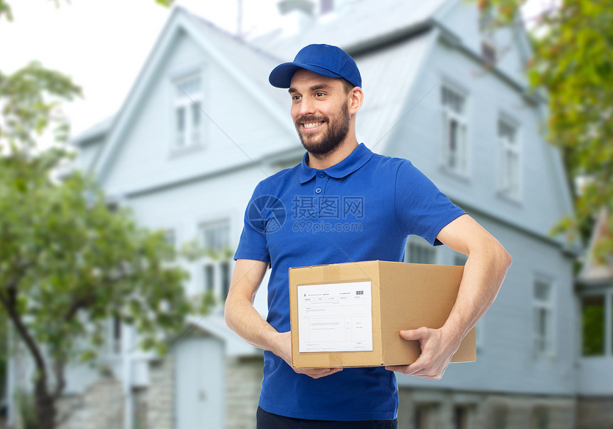 送货服务,邮件,人,物流运输快乐的人与包裹箱房子的背景带着包裹箱的快乐送货员图片