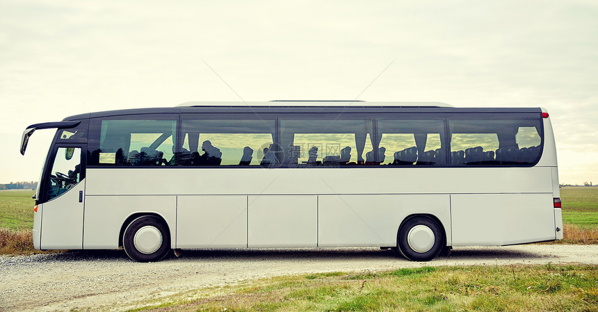 旅游旅游公路旅行客运户外旅游巴士驾驶旅游巴士户外行驶图片