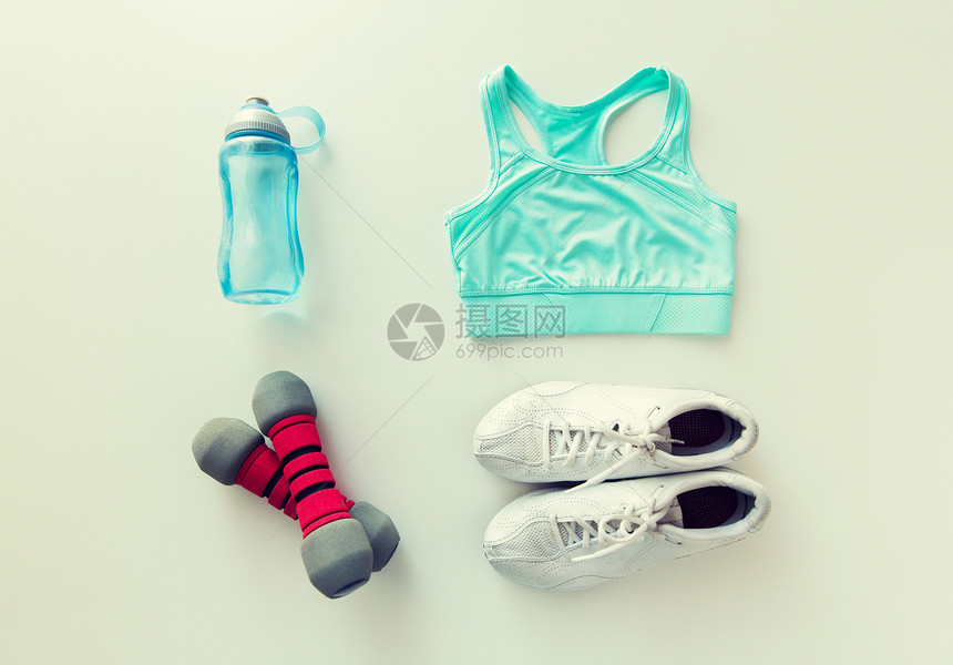 运动,健身,健康的生活方式物品的女运动服装,哑铃瓶子运动服,哑铃瓶子图片