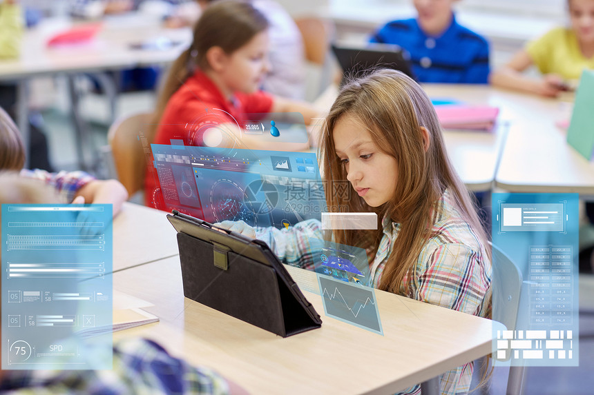教育,小学,学,技术人的小女孩与平板电脑电脑教室休息虚拟屏幕投影教室里平板电脑的学校孩子图片