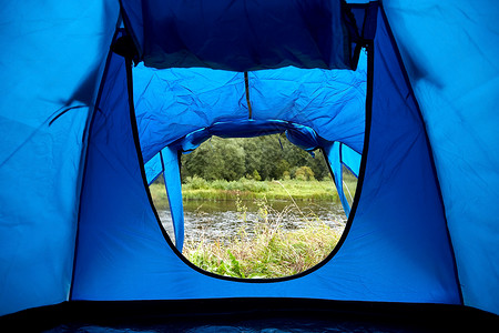 旅行,旅游,徒步旅行人们的户外露营帐篷门自然景观户外露营帐篷门自然景观图片