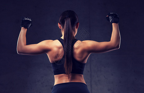 运动,健身,健美,举重人的轻妇女健身房锻炼肌肉轻的女人健身房锻炼肌肉图片
