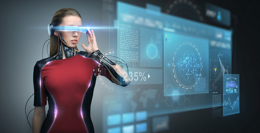 增强现实,技术,商业,未来人的妇女虚拟眼镜微芯片植入传感器看屏幕投影黑暗的背景虚拟现实眼镜微芯片中的女人图片