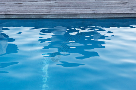 水上运动暑假室外游泳池室外游泳池蓝色水图片