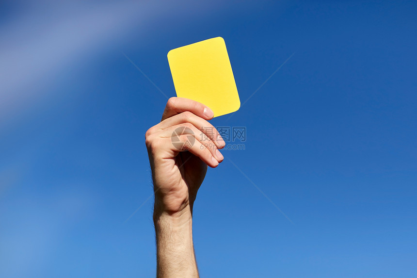 运动,谨慎,游戏人裁判足球场上黄牌足球场上的裁判员出示黄牌图片