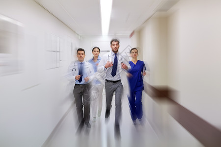 人,保健医学医疗人员沿医院运行运动模糊效应群医生沿着医院走图片