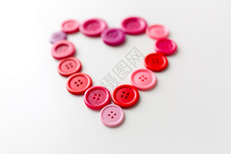 薄粉红色按钮爱,情人节,针线活裁剪心形缝纫按钮缝纫纽扣的心形背景