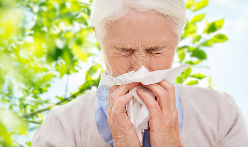 龄老人呼吸系统花粉热高清图片