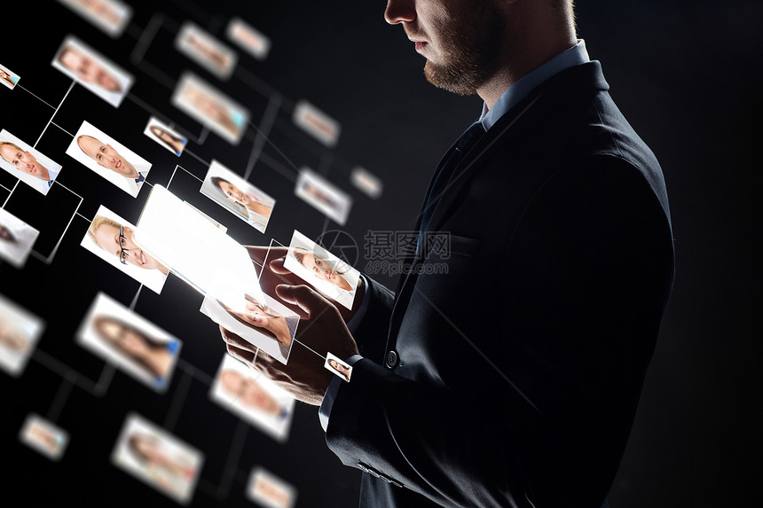 商业,人员,雇用,就业未来的技术商人与透明平板电脑电脑联系图标黑色背景用透明平板电脑商人图片