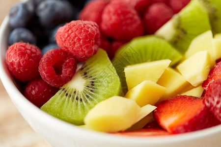 健康的饮食食物水果浆果碗里把水果浆果关碗里图片
