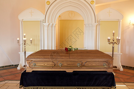 葬礼哀悼东正教棺材东正教葬礼上的棺材背景图片