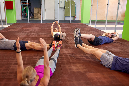 健身,运动,训练生活方式的群人健身房锻炼群人健身房锻炼图片