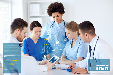 医院,专业,人医学的医生与平板电脑医疗办公室开会群医院用平板电脑的医生图片