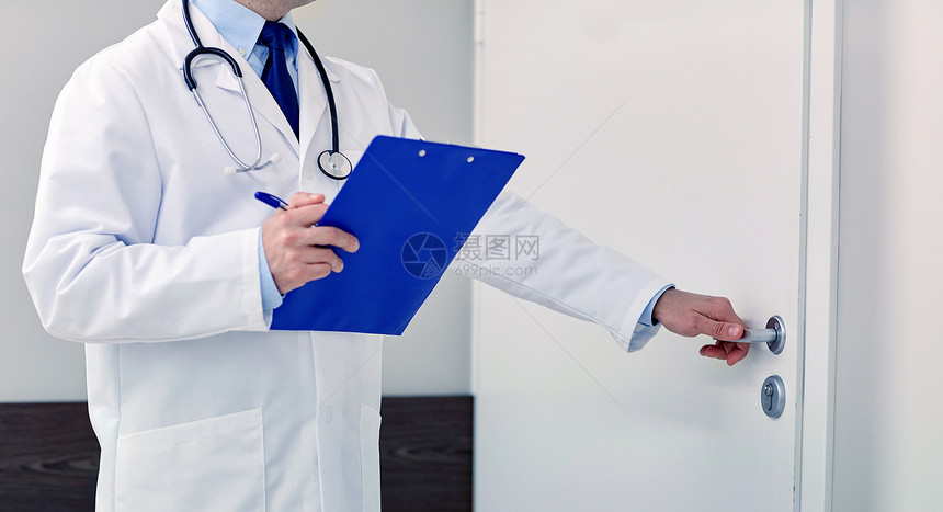 医学,专业,医疗人的医生与剪贴板听诊器医院开门医院门口用剪贴板医生图片