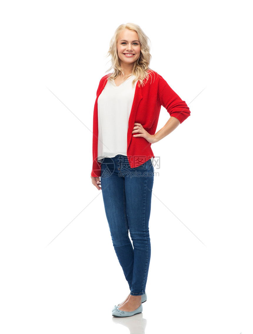 时尚,肖像人的快乐微笑的轻女人穿着红色开衫牛仔裤穿着红色开衫的快乐微笑的轻女人图片