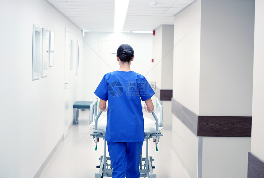人,医疗,复活医学护士携带医院轮床急诊室护士带着医院的轮床急诊室图片
