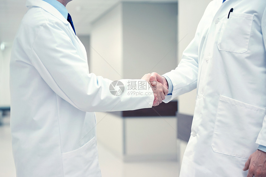 医疗保健,职业,人医学的密切医生的握手医生进行握手图片