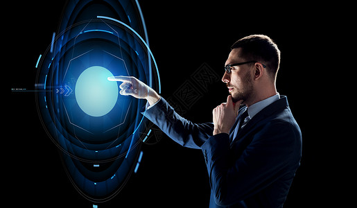 商业,人技术商人与虚拟投影黑色背景黑色上虚拟投影的商人图片