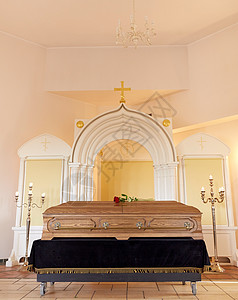 葬礼哀悼基督教正统教会的棺材基督教东正教葬礼上的棺材背景图片