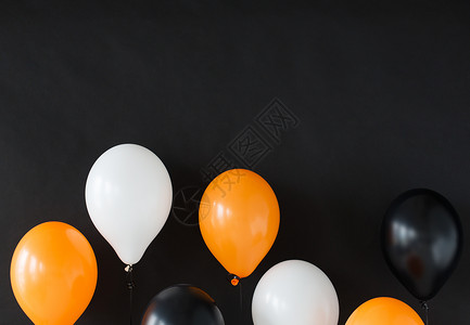 节日,装饰派堆气球为万节生日黑色背景万节生日派的气球背景图片