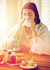 保健,流感,卫生,龄人的生病的女人用药物鼻子纸擦家生病的女人用药鼻子擦图片