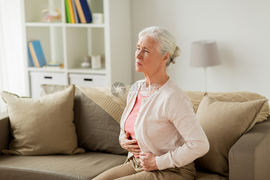 老健康问题人们的观念老妇女家里胃痛老妇女家胃痛图片