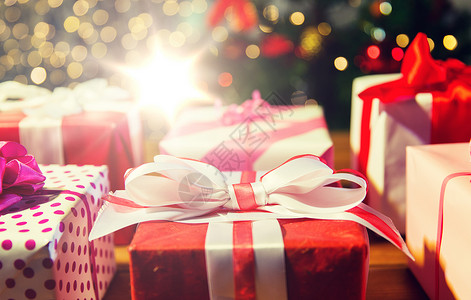 诞节,假日,礼物,新庆祝礼品盒诞树灯诞树灯上礼品盒图片
