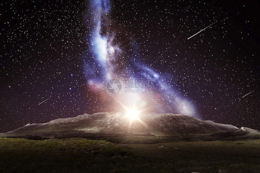 自然天文学夜空流星星系背景的上的山脉景观夜空上的山景图片