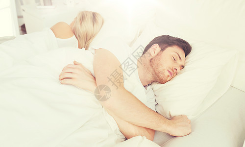 离婚的男人人,关系困难,冲突家庭观念夫妇睡家里睡觉夫妇家睡床上背景