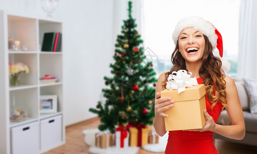 诞节,假日人们的微笑的女人戴着诞帽,带着礼物戴着诞礼物的诞帽微笑的女人图片