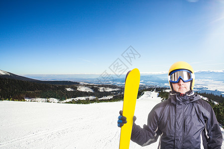 高塔特拉山的滑雪坡寒冷的晴天滑雪坡滑雪者图片