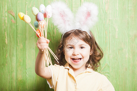 兔子耳朵小鸡蛋的女孩复活节庆祝活动兔子耳朵的女孩图片