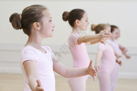 芭蕾舞的群轻女孩图片