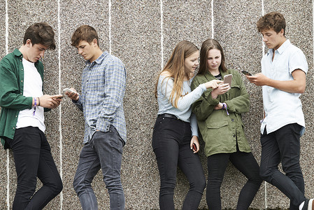 群青少手机上分享短信图片