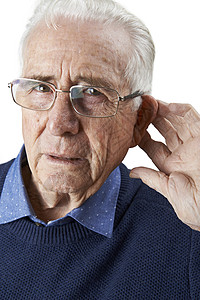 录音室拍摄的老人患耳聋图片