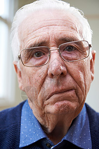 血管老化中风老人的肖像背景