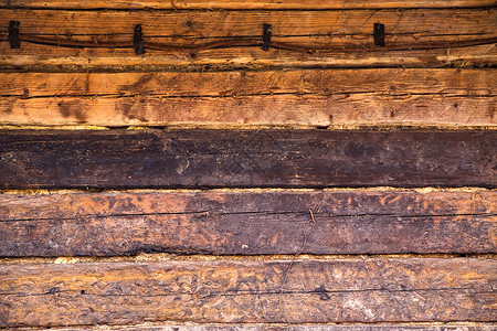 棕色老房子的木墙烧焦的木头木材纹理背景旧板旧谷仓墙图片