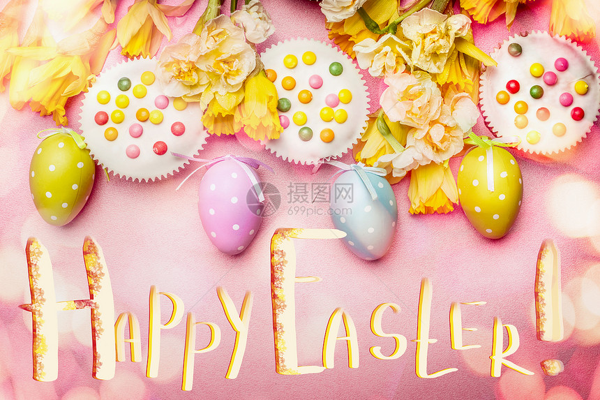 可爱的复活节粉彩色与装饰鸡蛋,花,蛋糕波克照明粉红色苍白的背景,顶部视图,边界图片
