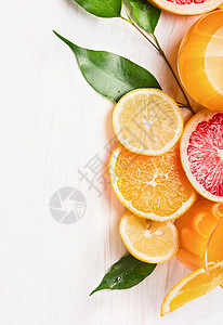 柑橘汁切片水果橙色,柠檬葡萄柚白色木制背景图片