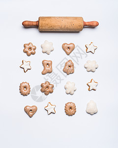 诞烘焙平躺构图与滚针,饼干姜饼白色背景,顶部视图贺卡的节日布局图案图片