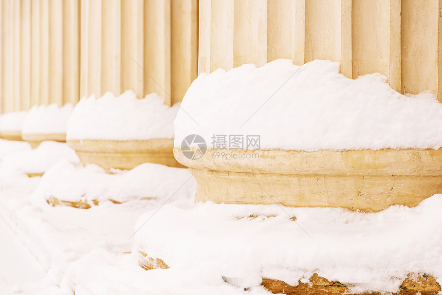 冬季复合希腊风格的柱子图片