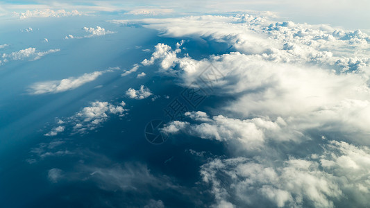 地球飞机飞越美丽的地球云景观背景