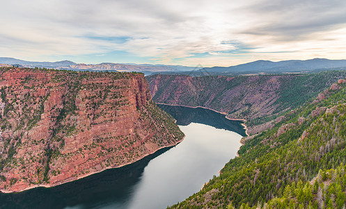 191红色峡谷靠近火焰峡谷水库背景