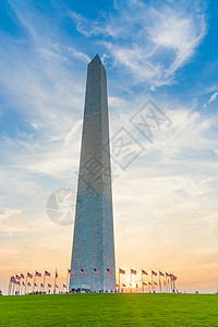 灾后纪念太阳低天空与华盛顿纪念碑后华盛顿特区背景