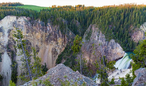 下瀑布黄石公园的大峡谷,怀俄明州图片