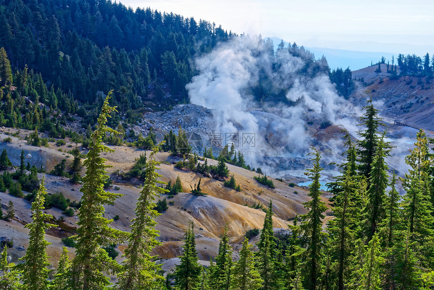 拉森火山公园的地热活动图片