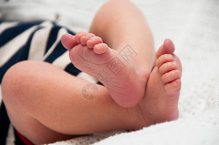 新生婴儿的脚图片