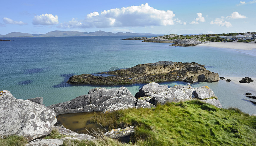 夏季爱尔兰海岸线景观图片