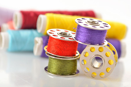 螺纹线用于机器缝纫螺纹的彩色筒管背景